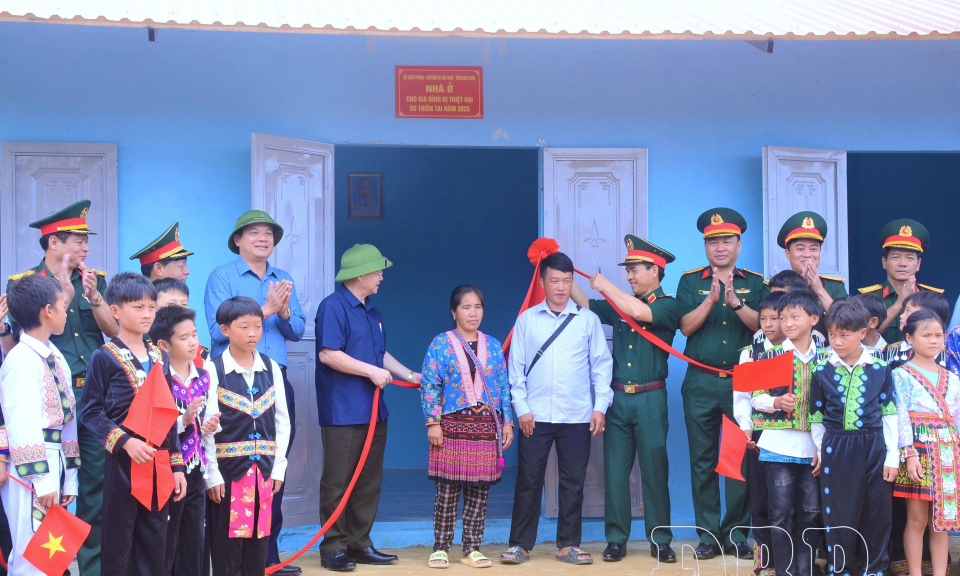 S&aacute;t c&aacute;nh c&ugrave;ng nh&acirc;n d&acirc;n