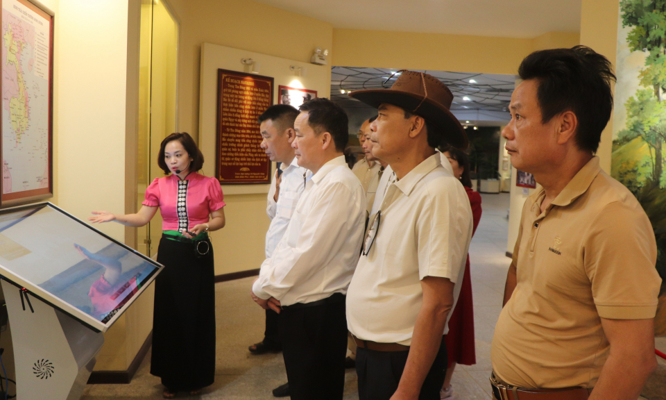 Hướng dẫn vi&ecirc;n du lịch thời 4.0: L&agrave;m mới trải nghiệm, dẫn lối du kh&aacute;ch