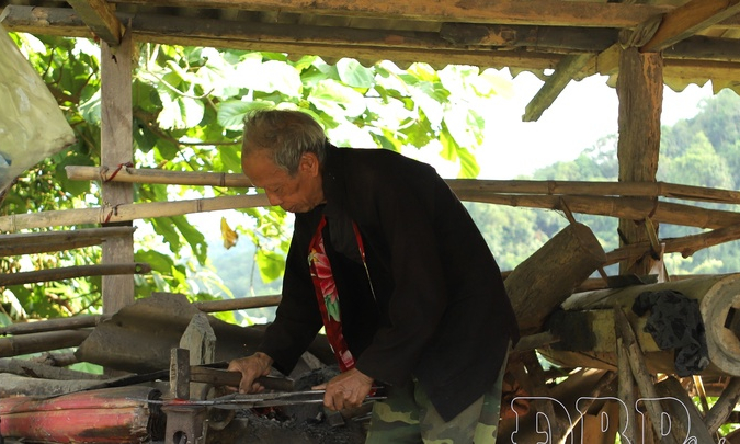 In Na Sang, a fading forge still burns bright