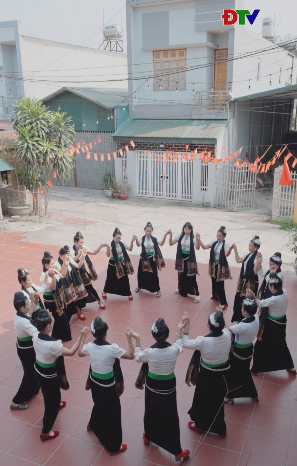 G&igrave;n giữ điệu x&ograve;e xưa