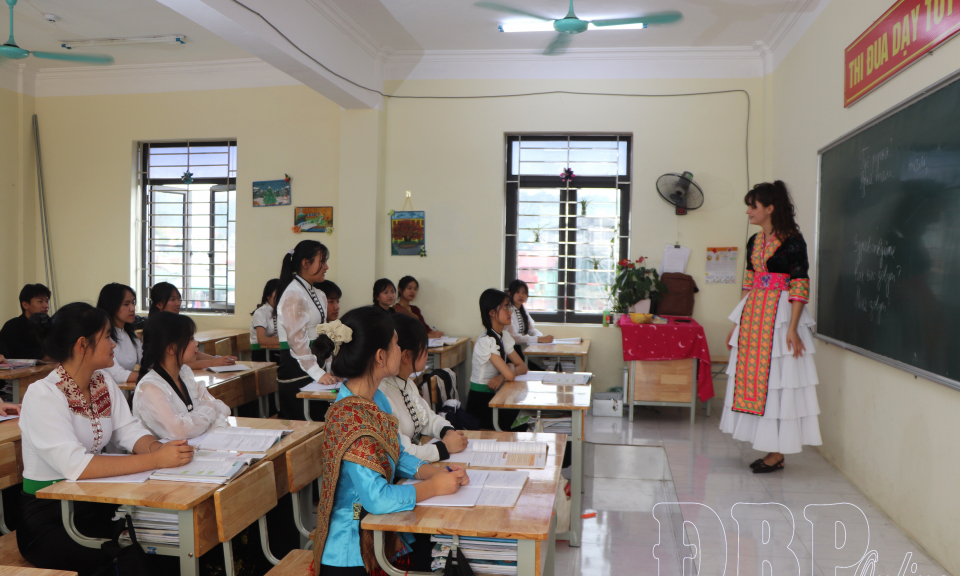 Điện Bi&ecirc;n khai giảng lớp học tiếng Nga cho học sinh THPT