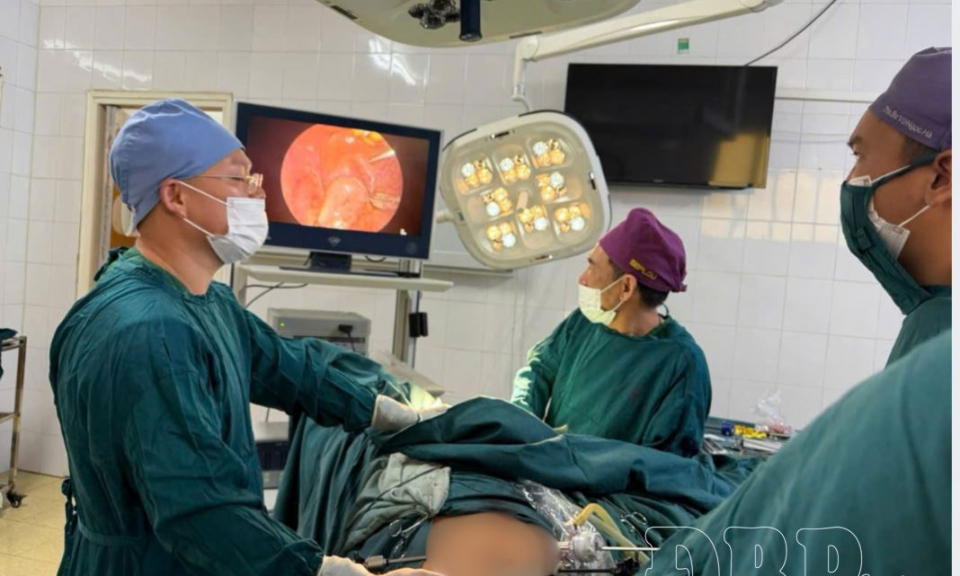 Điện Bi&ecirc;n phẫu thuật nội soi cắt đại tr&agrave;ng sigma th&agrave;nh c&ocirc;ng cho bệnh nh&acirc;n ung thư