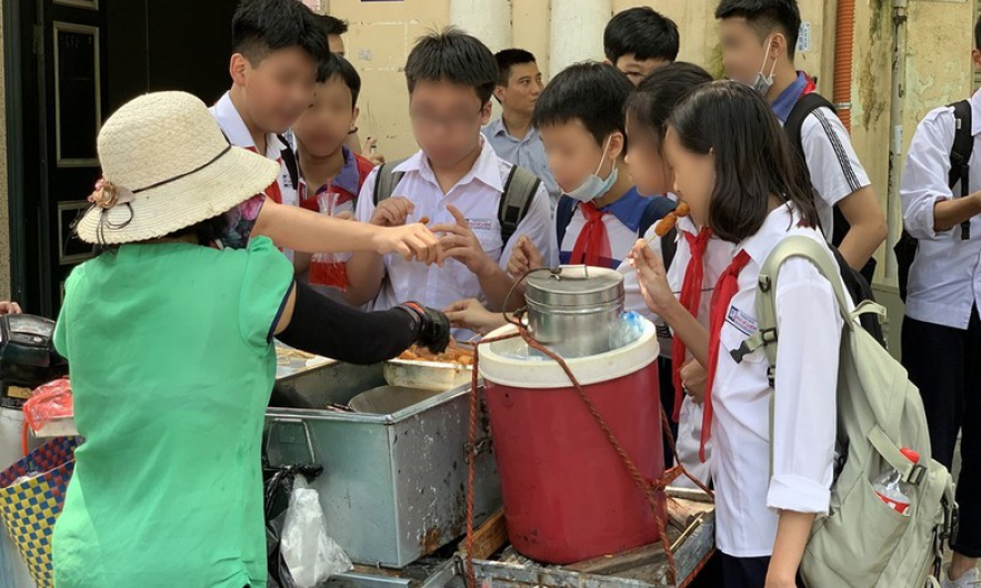 B&aacute;n chất g&acirc;y nghiện, thực phẩm kh&ocirc;ng bảo đảm an to&agrave;n cho trẻ em bị phạt tới 40 triệu đồng