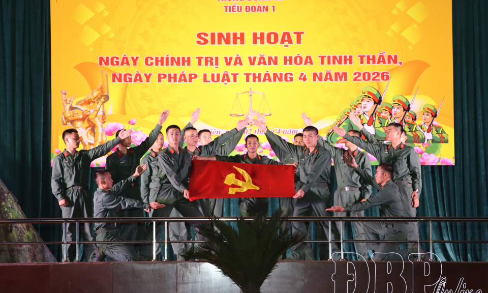 S&acirc;n khấu h&oacute;a tuy&ecirc;n truyền ph&aacute;p luật cho hơn 2.000 c&aacute;n bộ, chiến sĩ Trung đo&agrave;n 82