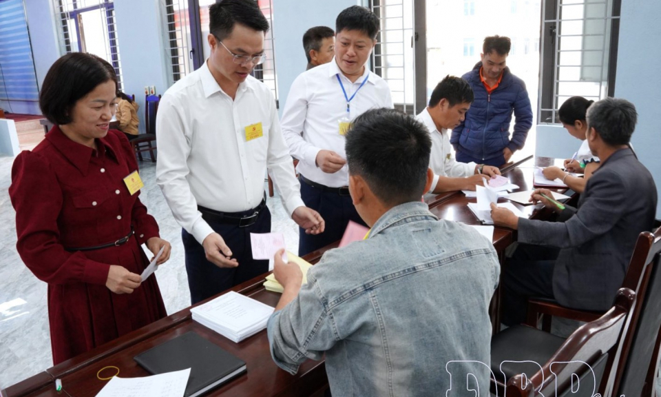  &ldquo;Cầu nối&rdquo; n&acirc;ng cao hiệu quả ch&iacute;nh quyền 2 cấp