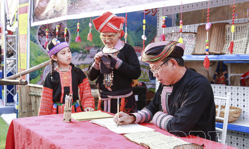 N&acirc;ng tầm con người Điện Bi&ecirc;n từ văn h&oacute;a