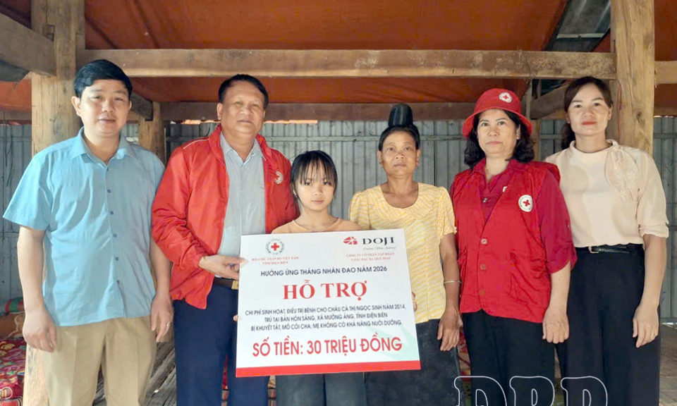 Điện Bi&ecirc;n hỗ trợ gia đ&igrave;nh đặc biệt kh&oacute; khăn tại x&atilde; Mường Ảng