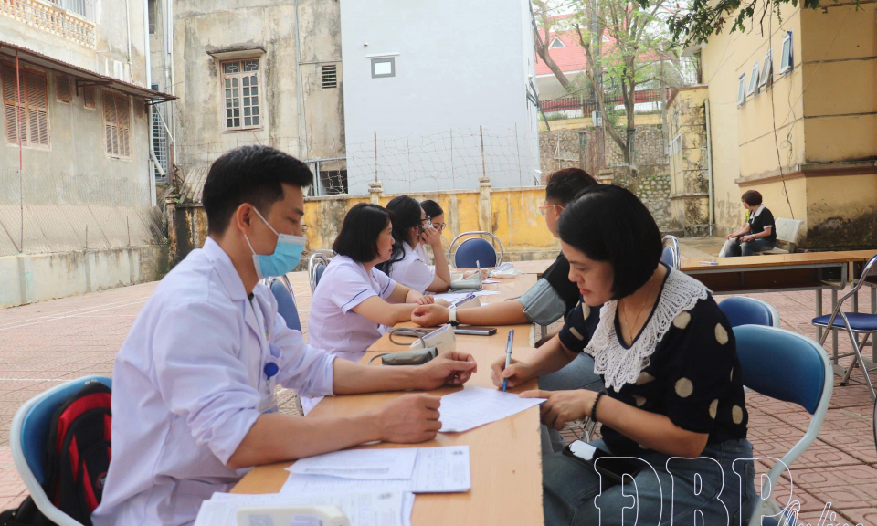 Nghĩa cử hiến m&aacute;u cứu người