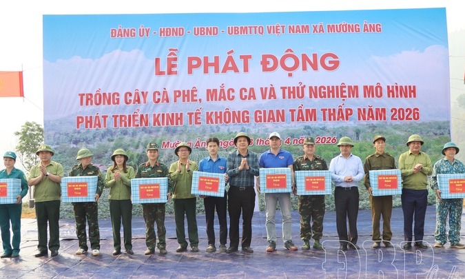 Điện Bi&ecirc;n simultaneously launches coffee and macadamia planting campaign
