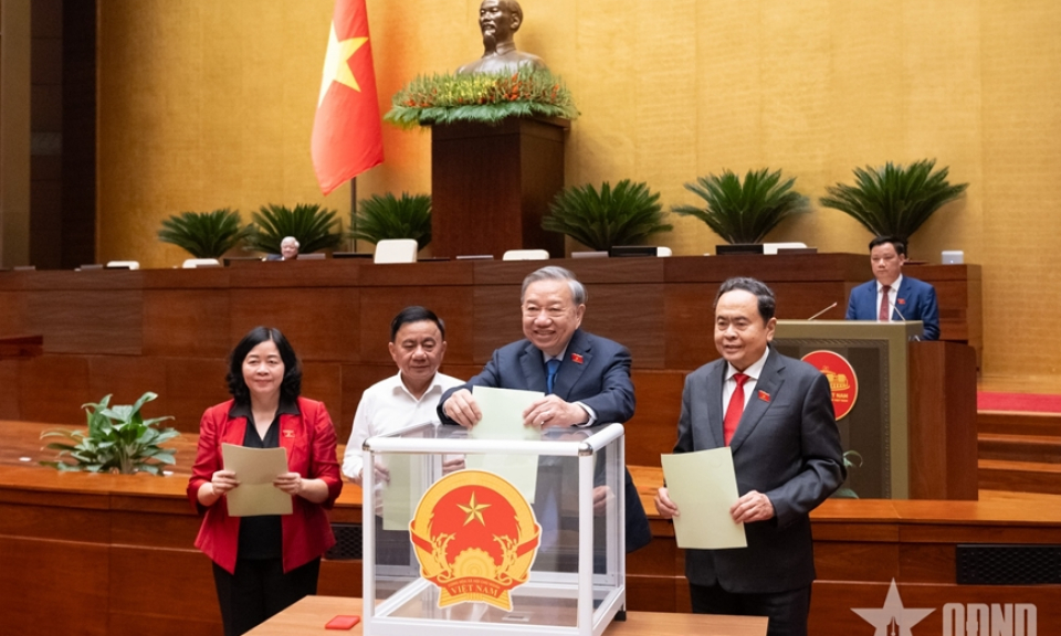 Chủ tịch Quốc hội Trần Thanh Mẫn k&yacute; ban h&agrave;nh 4 nghị quyết của Quốc hội về nh&acirc;n sự