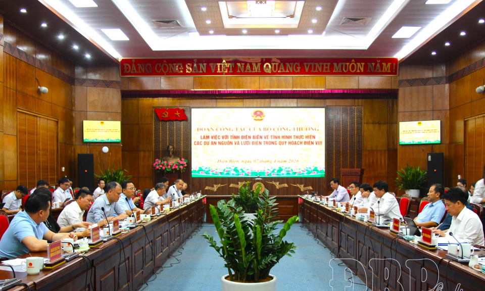 Đo&agrave;n c&ocirc;ng t&aacute;c Bộ C&ocirc;ng Thương l&agrave;m việc với tỉnh Điện Bi&ecirc;n về c&aacute;c dự &aacute;n điện