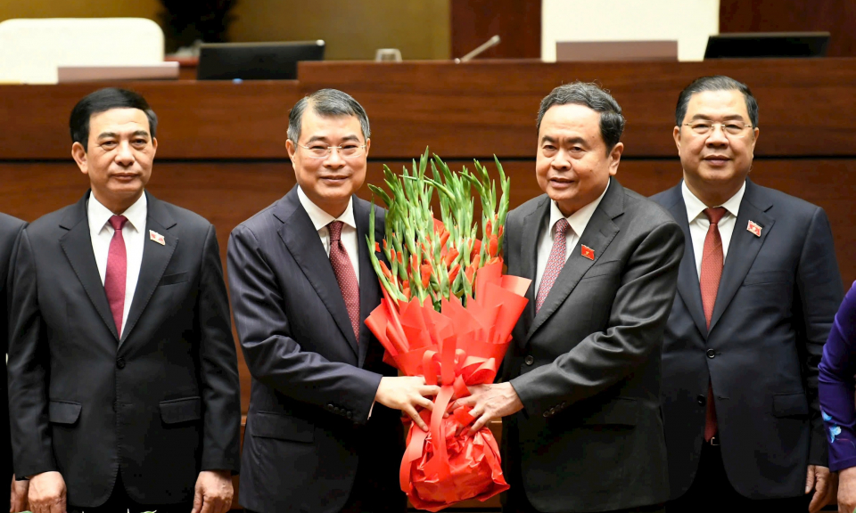 Quốc hội ph&ecirc; chuẩn bổ nhiệm 14 bộ trưởng v&agrave; 3 thủ trưởng cơ quan ngang bộ