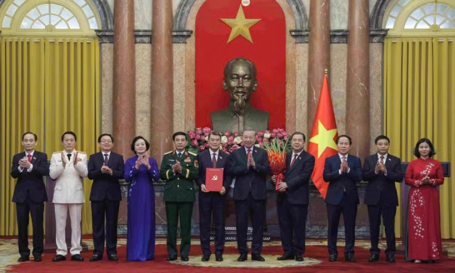 Tổng B&iacute; thư, Chủ tịch nước T&ocirc; L&acirc;m trao quyết định bổ nhiệm c&aacute;c th&agrave;nh vi&ecirc;n Ch&iacute;nh phủ nhiệm kỳ 2026-2031