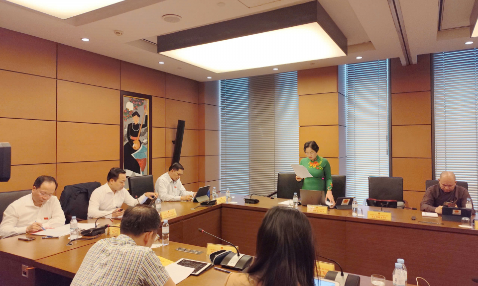 ĐBQH tỉnh tham gia &yacute; kiến sửa đổi, bổ sung một số điều của Luật Thi đua, khen thưởng