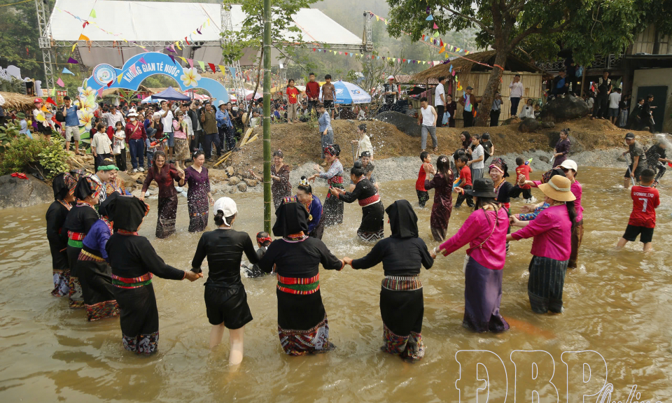 Đ&aacute;nh thức gi&aacute; trị văn h&oacute;a từ đổi mới tư duy