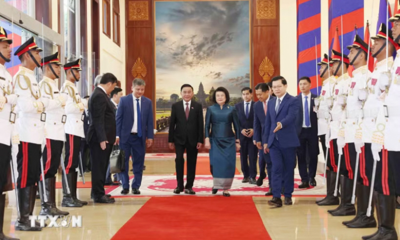 Lễ đ&oacute;n trọng thể Thường trực Ban B&iacute; thư Trần Cẩm T&uacute; thăm ch&iacute;nh thức Campuchia