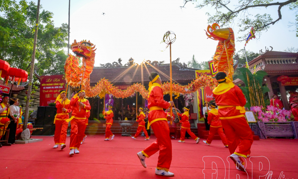 Rộn r&agrave;ng khai hội Đền Ho&agrave;ng C&ocirc;ng Chất