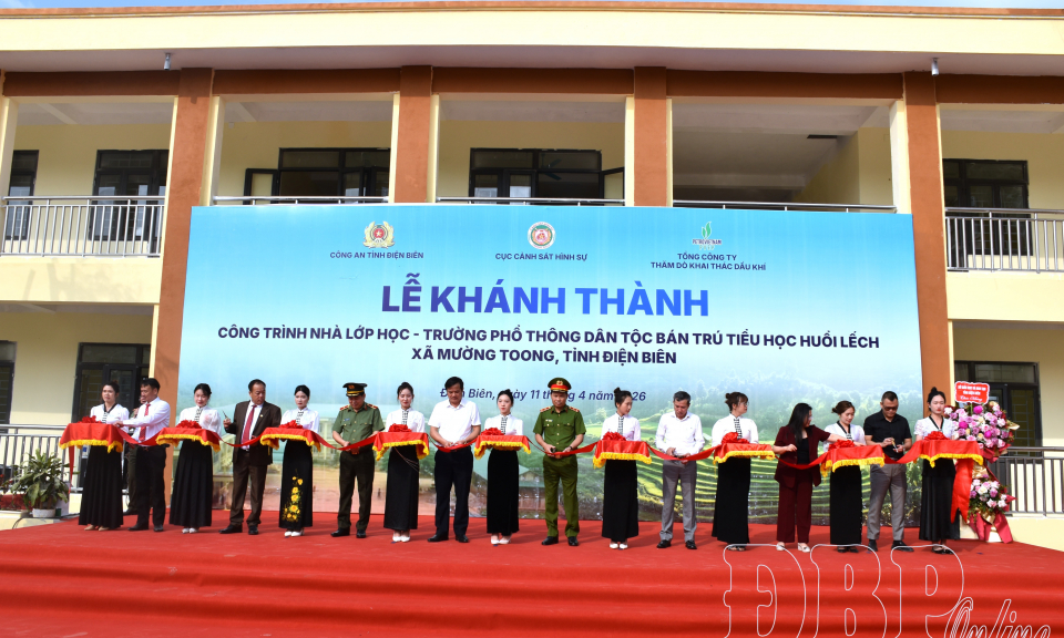 Kh&aacute;nh th&agrave;nh nh&agrave; lớp học Trường PTDTBT Tiểu học Huổi Lếch