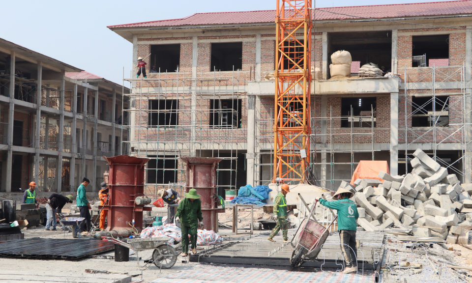 Linh hoạt đảm bảo tiến độ thi c&ocirc;ng c&aacute;c trường li&ecirc;n cấp