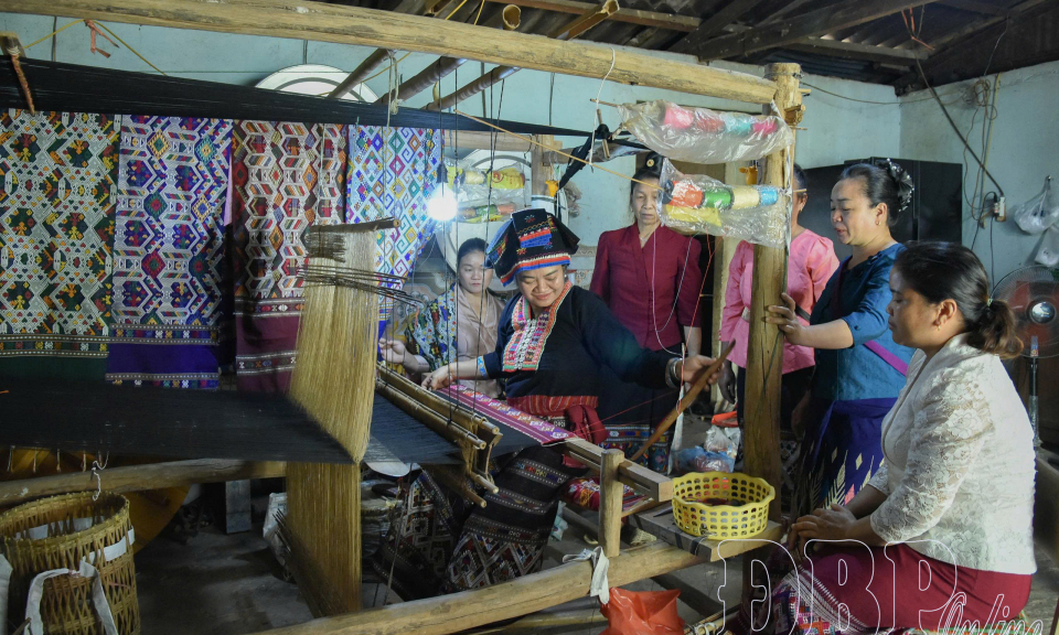 "Giữ lửa" nghề v&agrave; l&agrave;ng nghề truyền thống