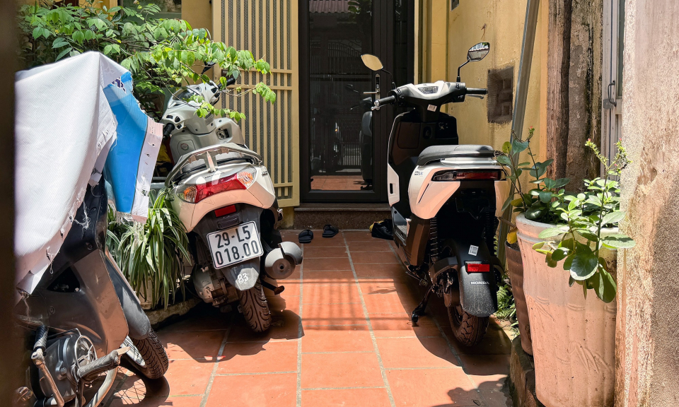 Những th&oacute;i quen gi&uacute;p pin xe m&aacute;y điện bền bỉ v&agrave; an to&agrave;n trong nắng n&oacute;ng m&ugrave;a H&egrave;