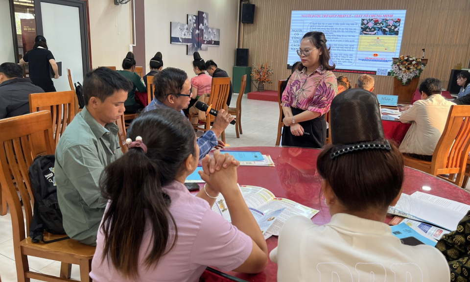 Tập huấn về quyền b&igrave;nh đẳng giới v&agrave; tiếp nhận trợ gi&uacute;p ph&aacute;p l&yacute;