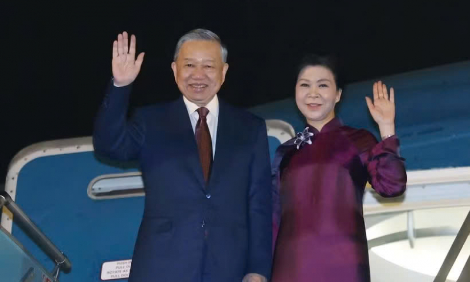 Tổng B&iacute; thư, Chủ tịch nước T&ocirc; L&acirc;m v&agrave; phu nh&acirc;n l&ecirc;n đường thăm cấp Nh&agrave; nước đến Trung Quốc