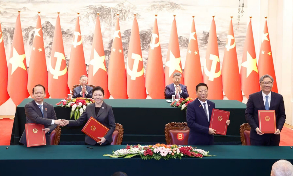 Lễ k&yacute; một số văn kiện hợp t&aacute;c ti&ecirc;u biểu giữa Việt Nam v&agrave; Trung Quốc