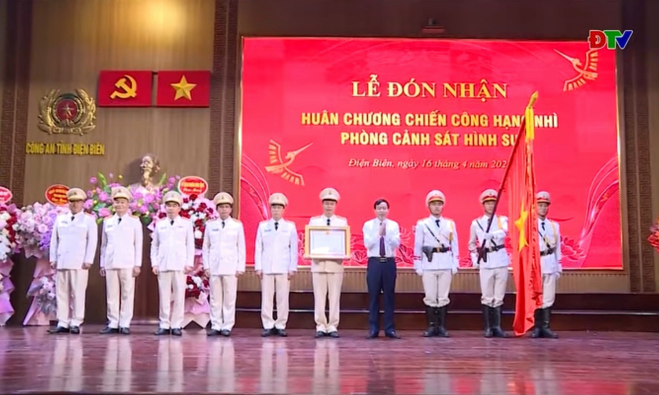 Lễ kỷ niệm 80 năm Ng&agrave;y truyền thống c&aacute;c lực lượng C&ocirc;ng an nh&acirc;n d&acirc;n