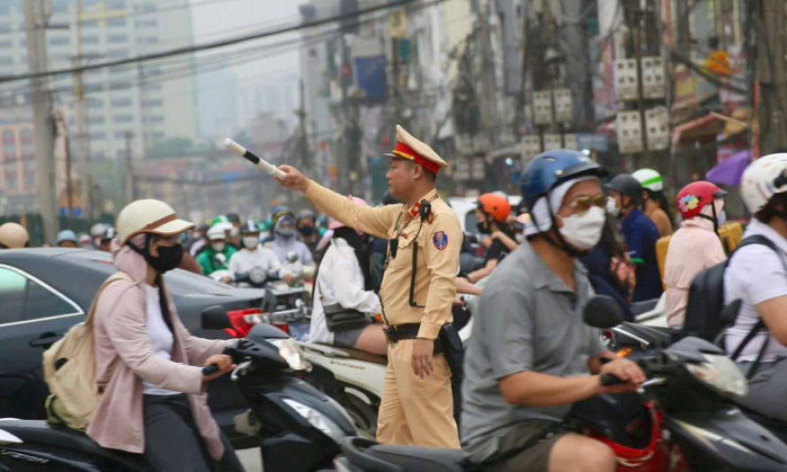 Tăng cường xử nghi&ecirc;m vi phạm, bảo đảm an to&agrave;n giao th&ocirc;ng dịp nghỉ Lễ Giổ Tổ v&agrave; 30/4