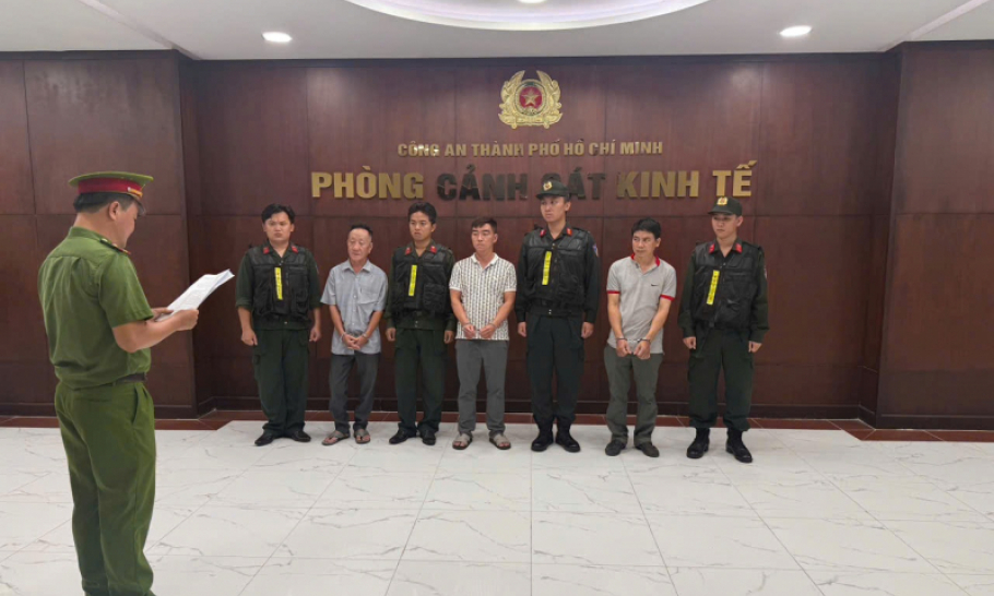 Bắt giam 3 người sản xuất, bu&ocirc;n b&aacute;n thuốc đ&ocirc;ng y giả trộn Paracetamol