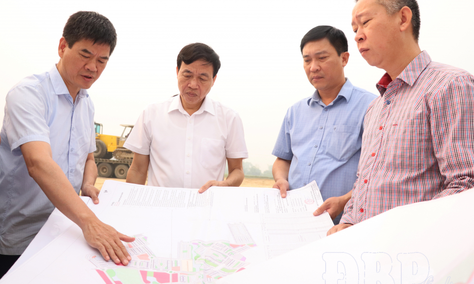 Chủ tịch UBND tỉnh L&ecirc; Văn Lương l&agrave;m việc với x&atilde; Thanh Nưa