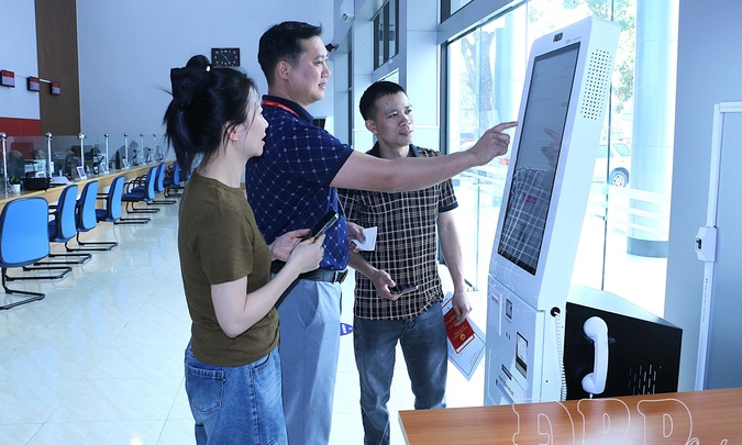 Accelerating reception and processing of online procedures