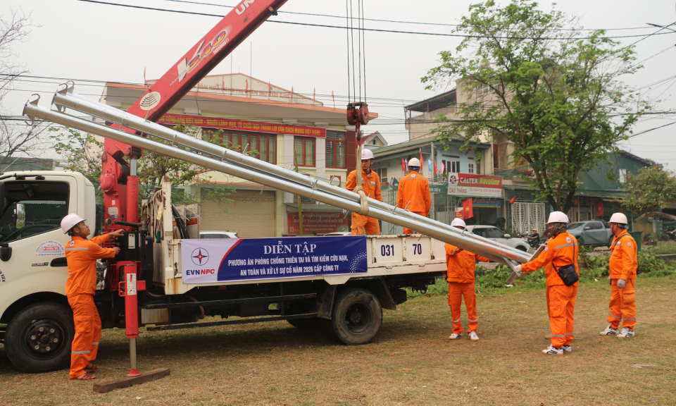 Diễn tập ph&ograve;ng, chống thi&ecirc;n tai v&agrave; cứu nạn, xử l&yacute; sự cố hệ thống lưới điện