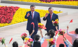 B&aacute;o ch&iacute; quốc tế n&ecirc;u bật chuyến thăm Trung Quốc của Tổng B&iacute; thư, Chủ tịch nước T&ocirc; L&acirc;m