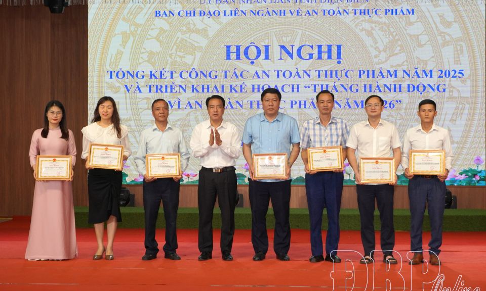 Khen thưởng 17 tập thể, 16 c&aacute; nh&acirc;n c&oacute; th&agrave;nh t&iacute;ch đảm bảo ATTP