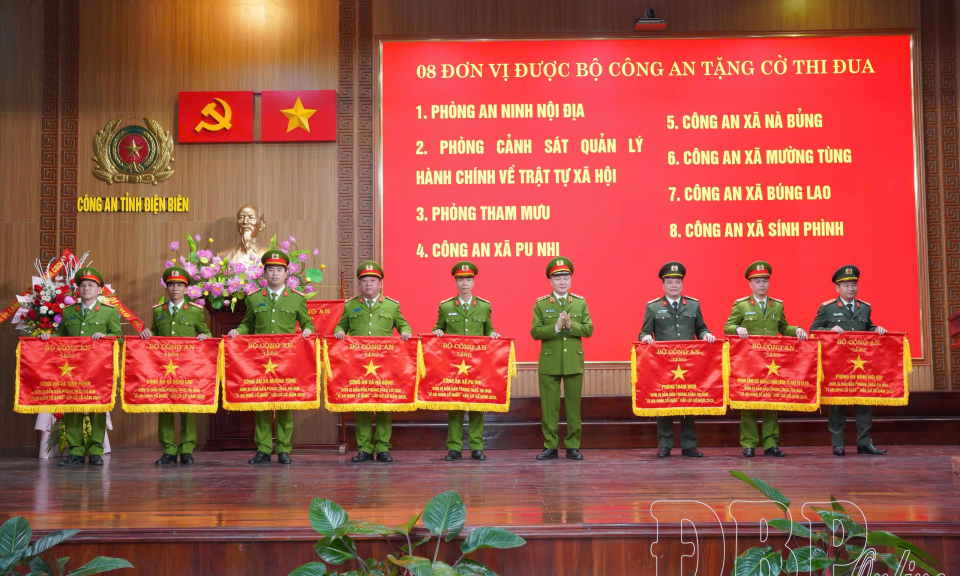 Thầm lặng dẫn đường cho thế trận b&igrave;nh y&ecirc;n