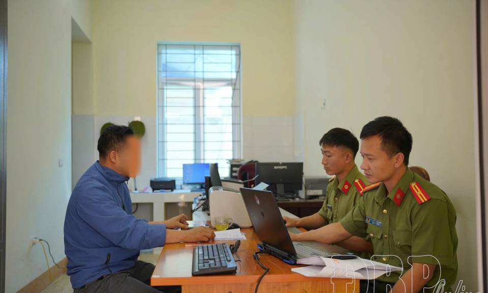 Xử l&yacute;, v&ocirc; hiệu h&oacute;a 2 nh&oacute;m b&aacute;o chốt giao th&ocirc;ng tr&ecirc;n mạng x&atilde; hội