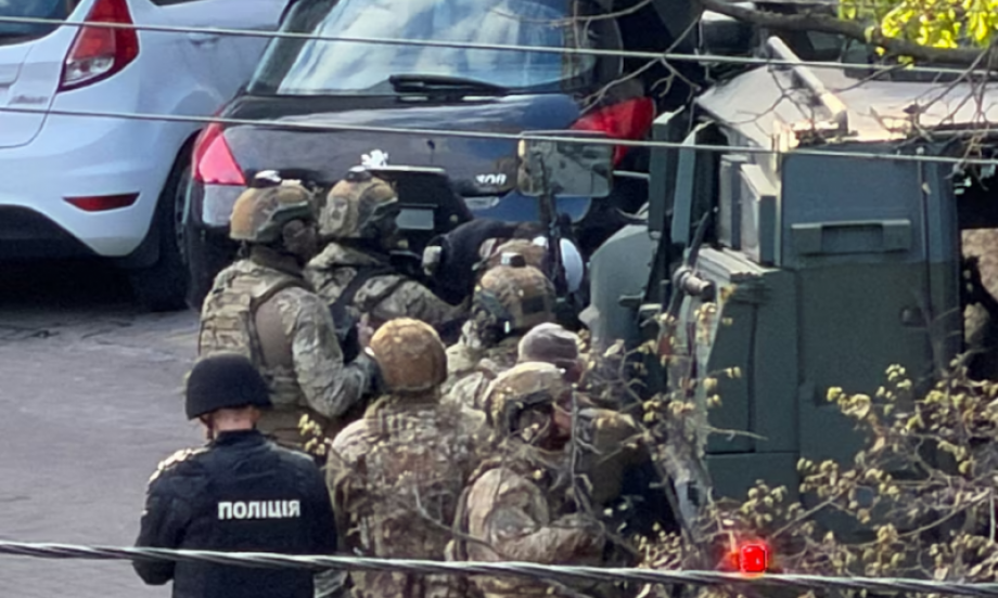 Nổ s&uacute;ng bắt c&oacute;c con tin tại Kiev, &iacute;t nhất 6 người thiệt mạng