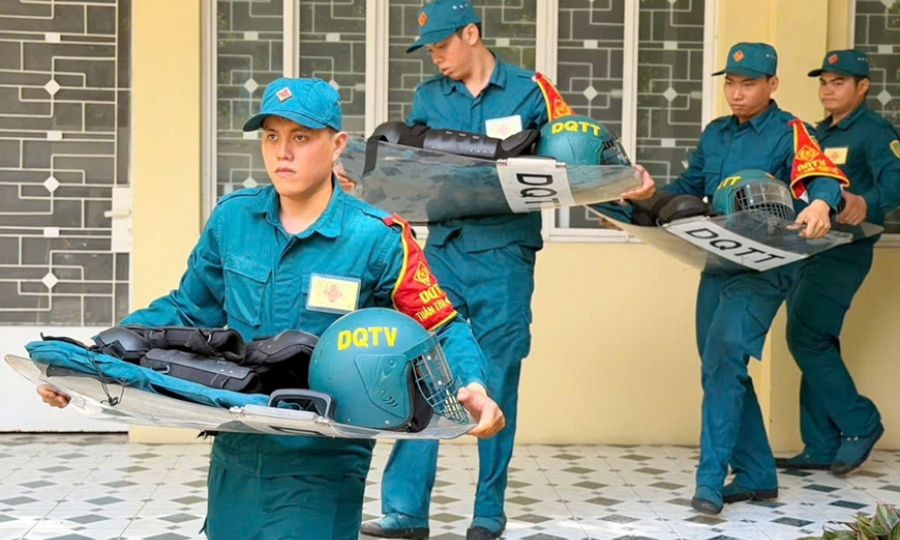 N&acirc;ng cao chất lượng c&ocirc;ng t&aacute;c hậu cần, kỹ thuật khu vực ph&ograve;ng thủ