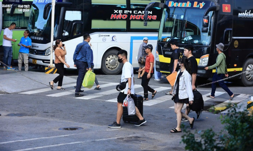 Nghi&ecirc;m cấm tăng gi&aacute; v&eacute; t&agrave;u xe bất hợp l&yacute; dịp 30/4-1/5