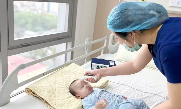 Cảnh gi&aacute;c biến chứng nặng khi dịch tay-ch&acirc;n-miệng b&ugrave;ng ph&aacute;t