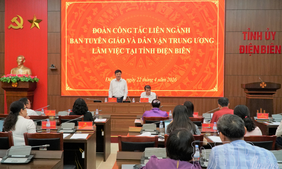 Đo&agrave;n c&ocirc;ng t&aacute;c li&ecirc;n ng&agrave;nh Trung ương l&agrave;m việc tại Điện Bi&ecirc;n