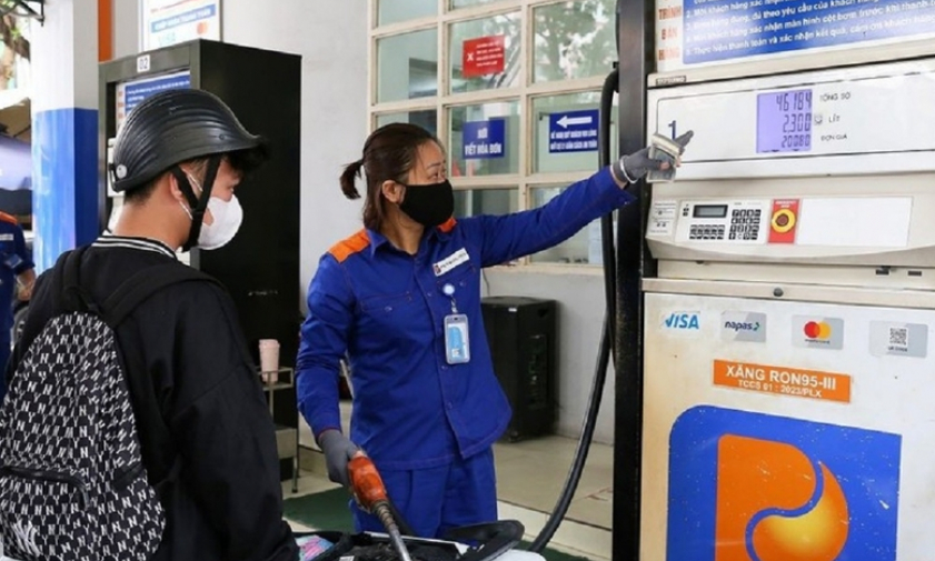 Gi&aacute; xăng dầu tiếp tục giảm