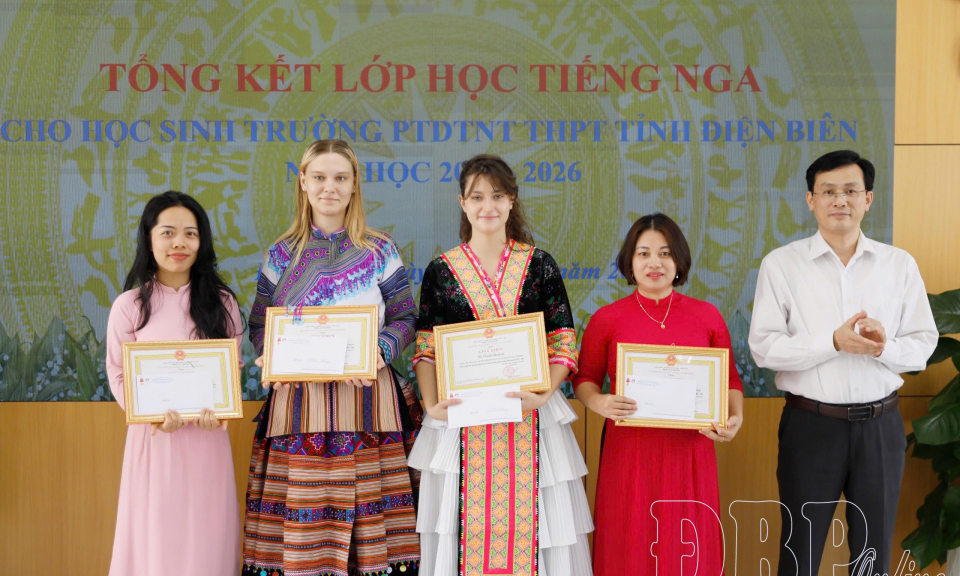 Tổng kết lớp tiếng Nga cho học sinh Trường Phổ th&ocirc;ng DTNT THPT tỉnh