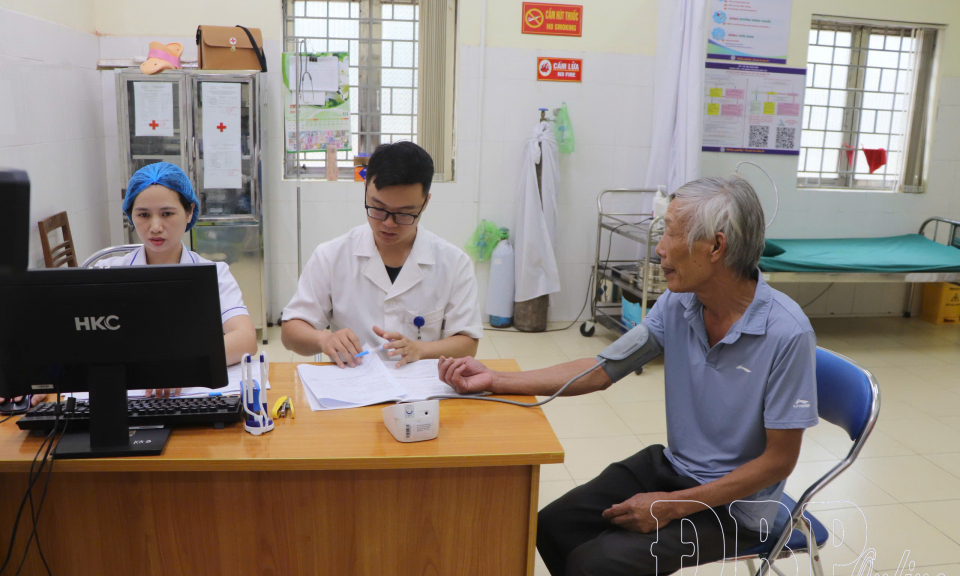 Kh&aacute;m, tư vấn sức khỏe miễn ph&iacute; cho người d&acirc;n