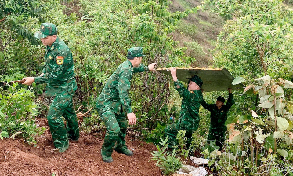 Mưa lốc g&acirc;y thiệt hại nh&agrave; ở của người d&acirc;n x&atilde; Mường Nh&eacute; v&agrave; Quảng L&acirc;m  