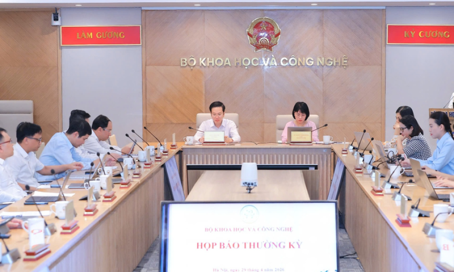 Doanh thu c&ocirc;ng nghiệp c&ocirc;ng nghệ số tăng 38%, hạ tầng số tiếp tục bứt ph&aacute;