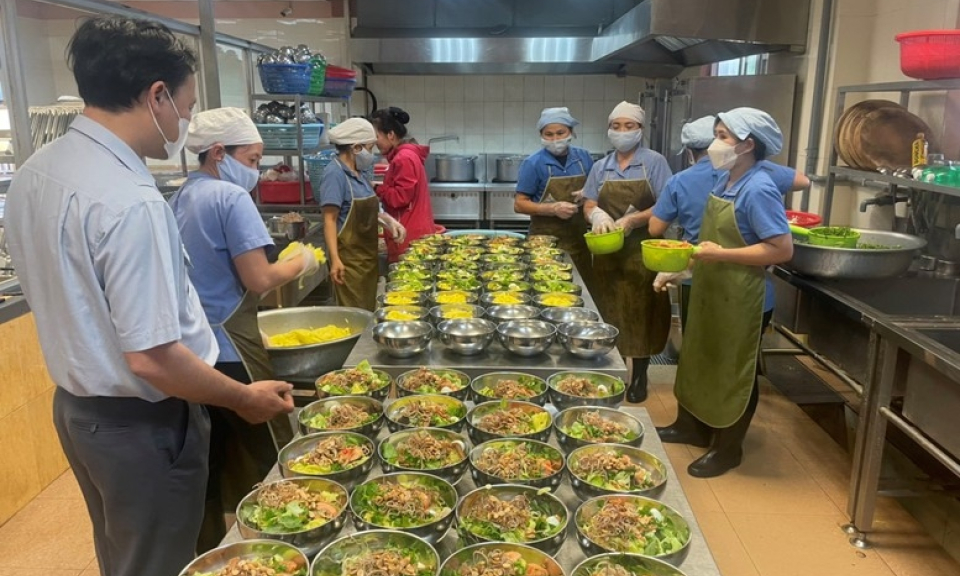 Y&ecirc;u cầu truy xuất nguồn gốc thực phẩm sau vụ 25 trường hợp nghi ngộ độc thực phẩm tại TP Hồ Ch&iacute; Minh