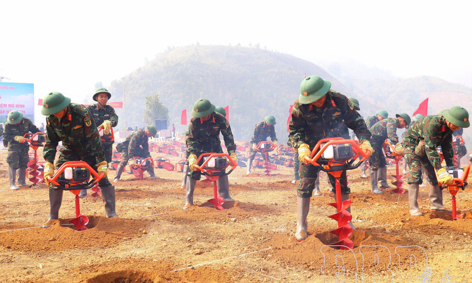 X&acirc;y dựng &ldquo;thế trận l&ograve;ng d&acirc;n&rdquo;  bằng việc l&agrave;m thiết thực